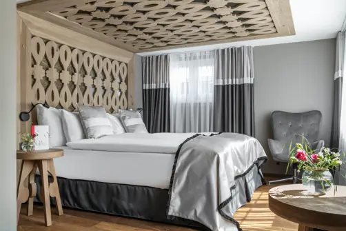 Hotelbärengonten Room Residenzfamilyroom1 Retoguntli (3) Min
